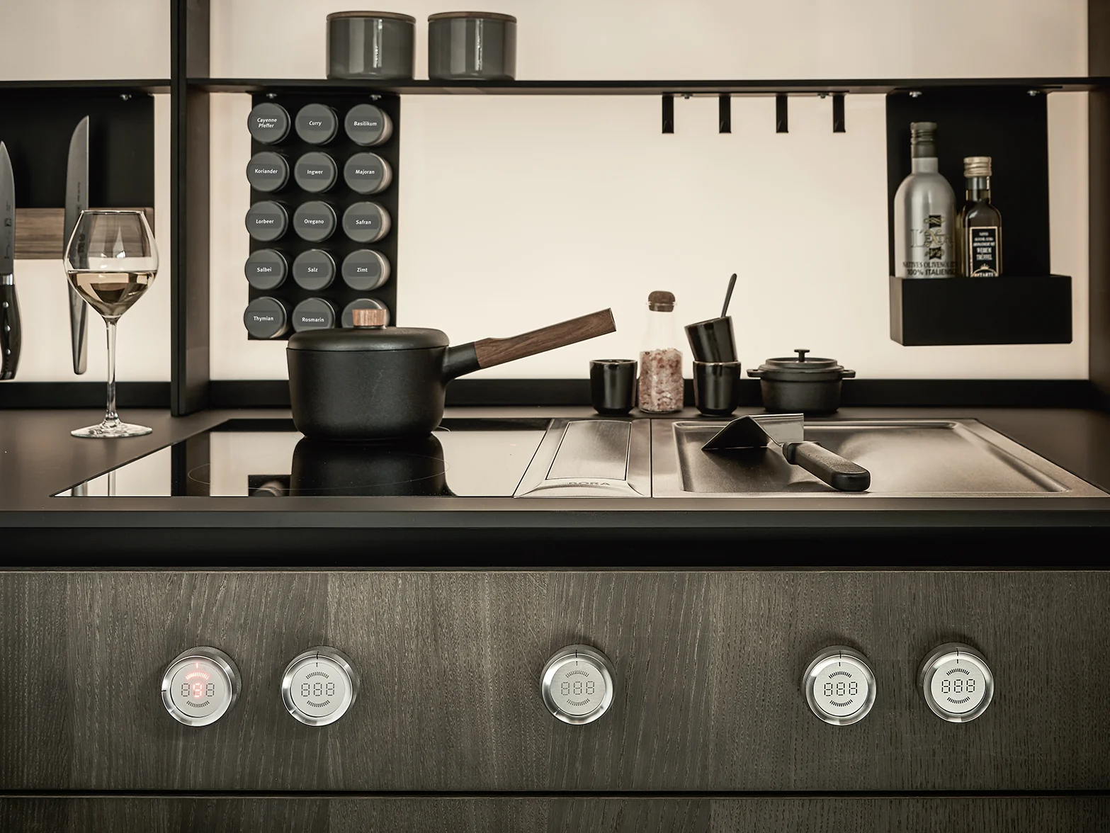 frame rack in black