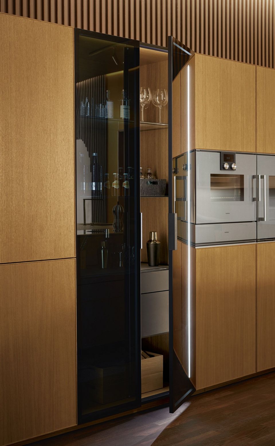 Glass display unit