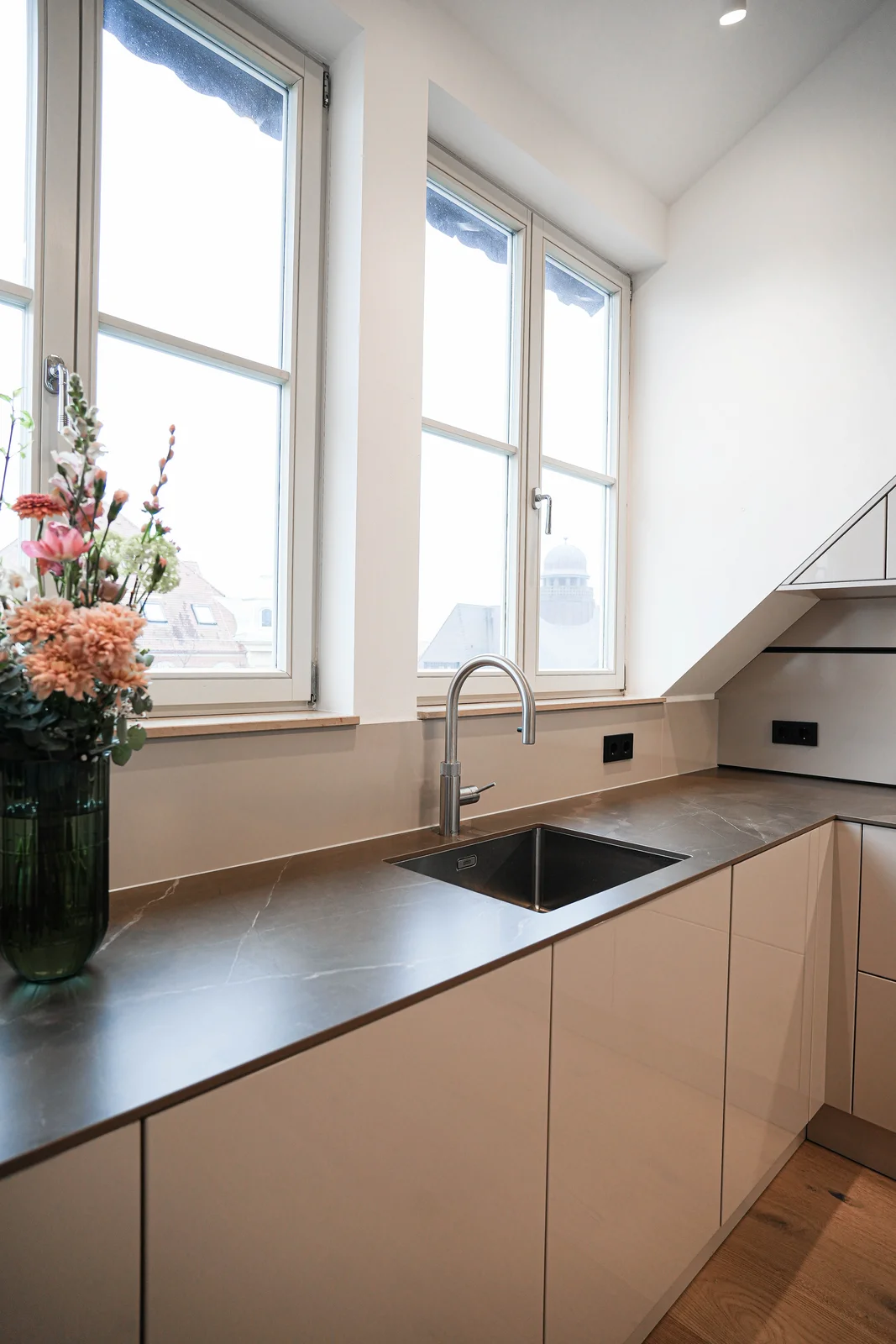 black worktop