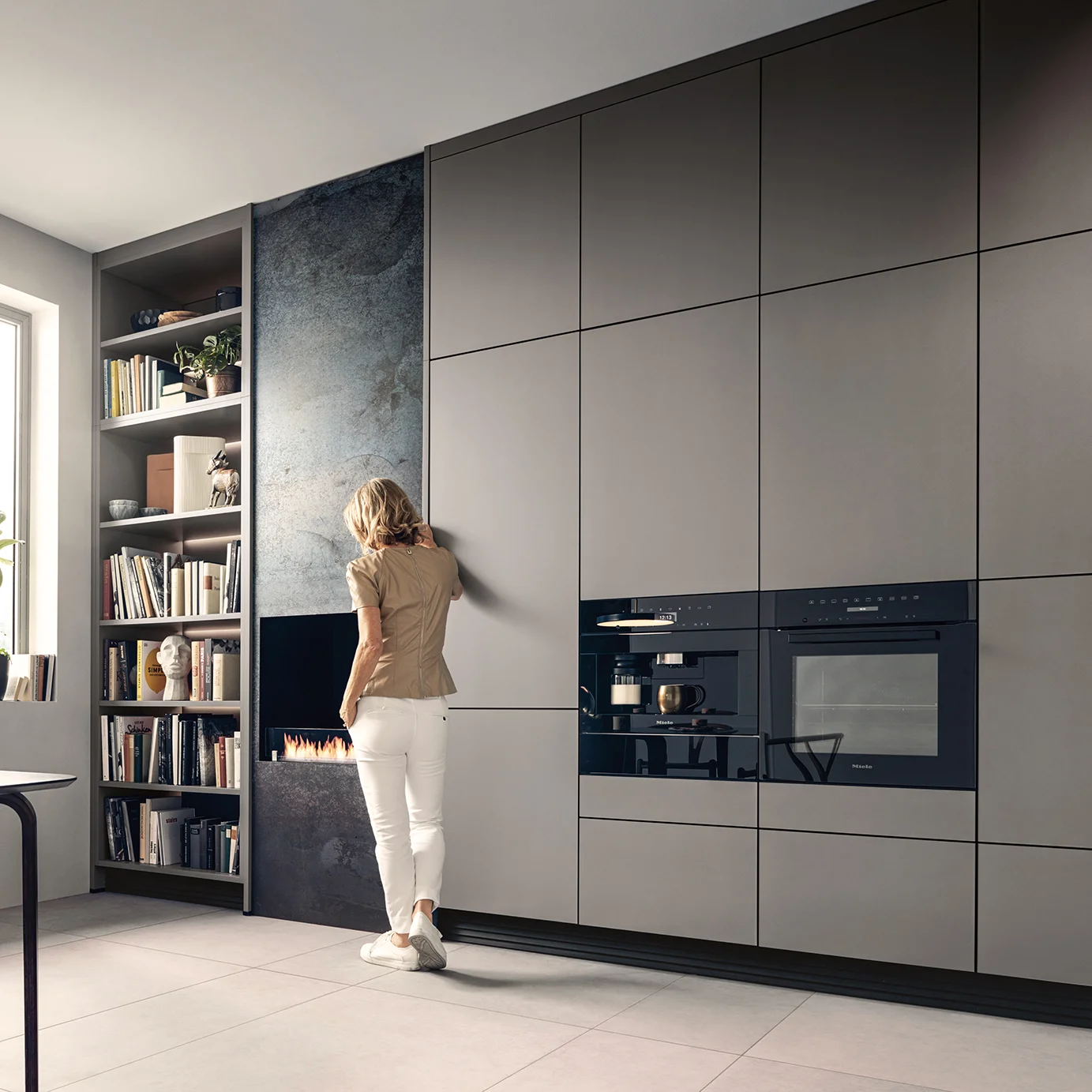 Hochschrank mit Backofen