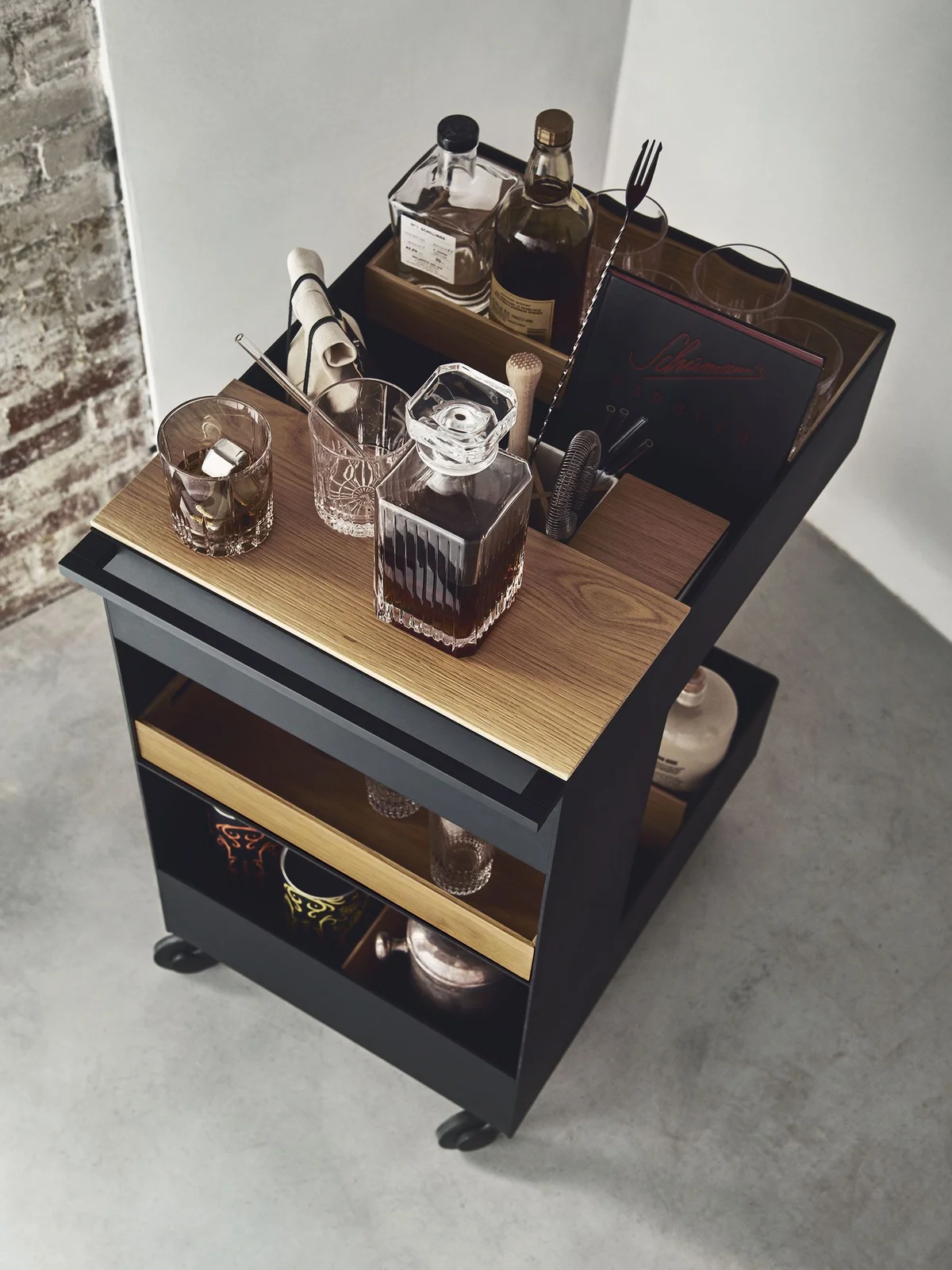 Bartrolley aus Holz