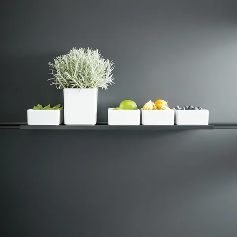 Cube 40 Regalbord Eine praktische Ablage für die Aufnahme von Porzellanschalen