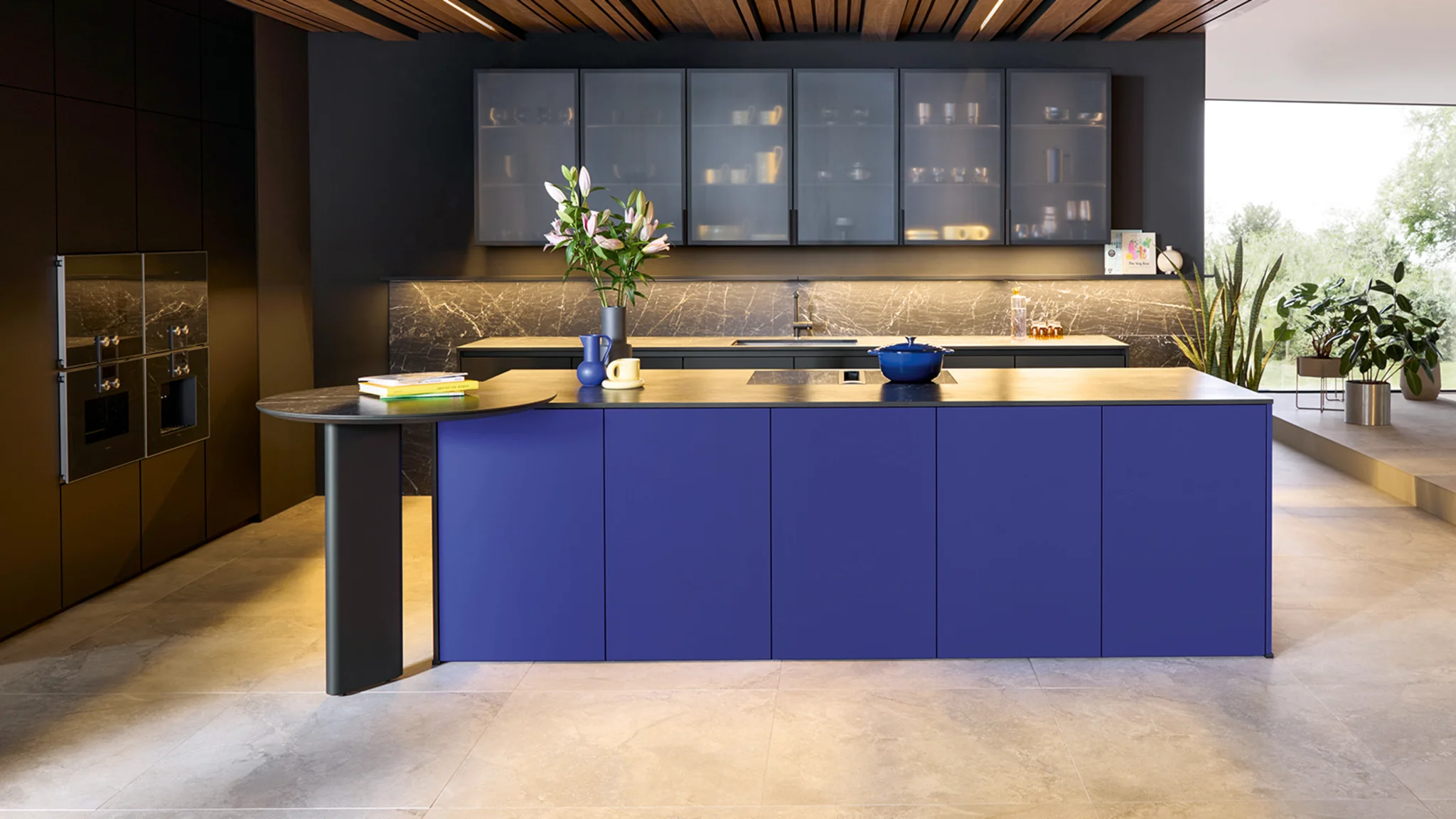 next125 nx510 ultramarine blue kitchen island with onyx black units and marble worktop Dubai
