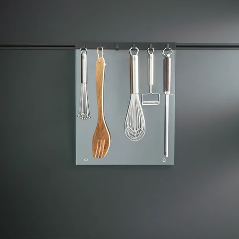 Cube 31 Hakenleiste mit Glas 6 Haken vor klarem Glas