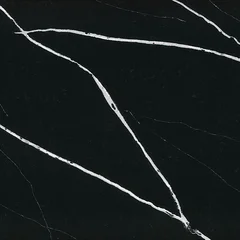 Schwarze Küchenfront mit weißer Marmorierung – edles Design für exklusive Premiumküchen