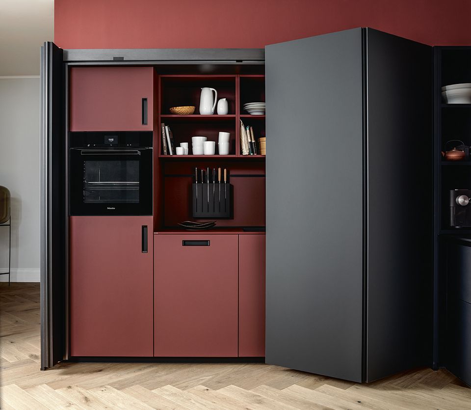 next125 Pocketsysteem in onyxzwart en rood interieur