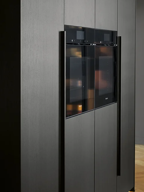 Hochschrank mit Backofen