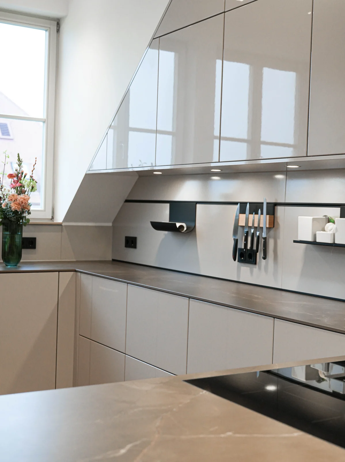 high gloss lacquer kitchen