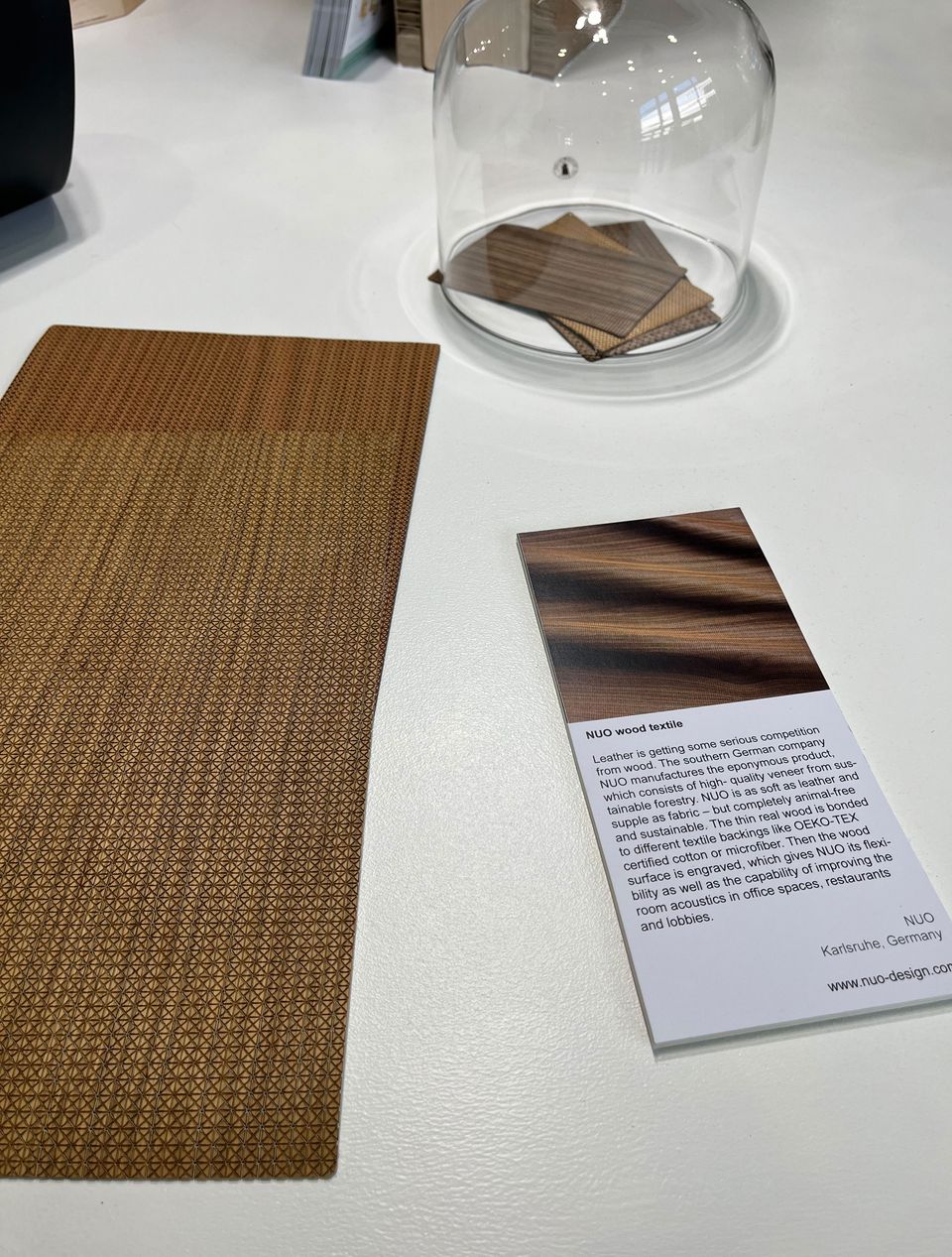 The wood textile NUO made of high-quality veneer (0.5 mm) is bonded to a textile backing and then lasered. This makes it smooth like leather and pliable like fabric leather